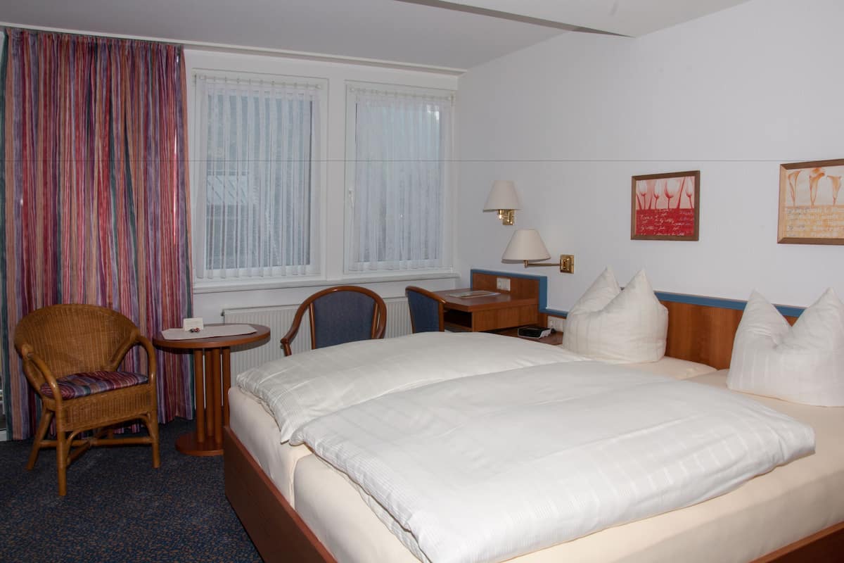 Double Room | Desk, iron/ironing board, cots/infant beds, free WiFi