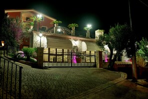 Fachada de la propiedad
