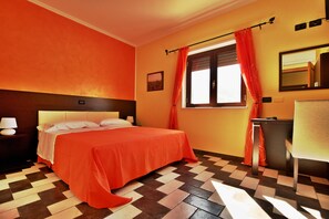 1 habitación, caja de seguridad en la habitación, escritorio y cunas