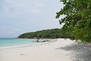 A la platja i bar a la platja 