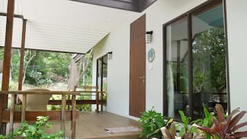 Beachfront Honeymoon Suite | 露台/庭院