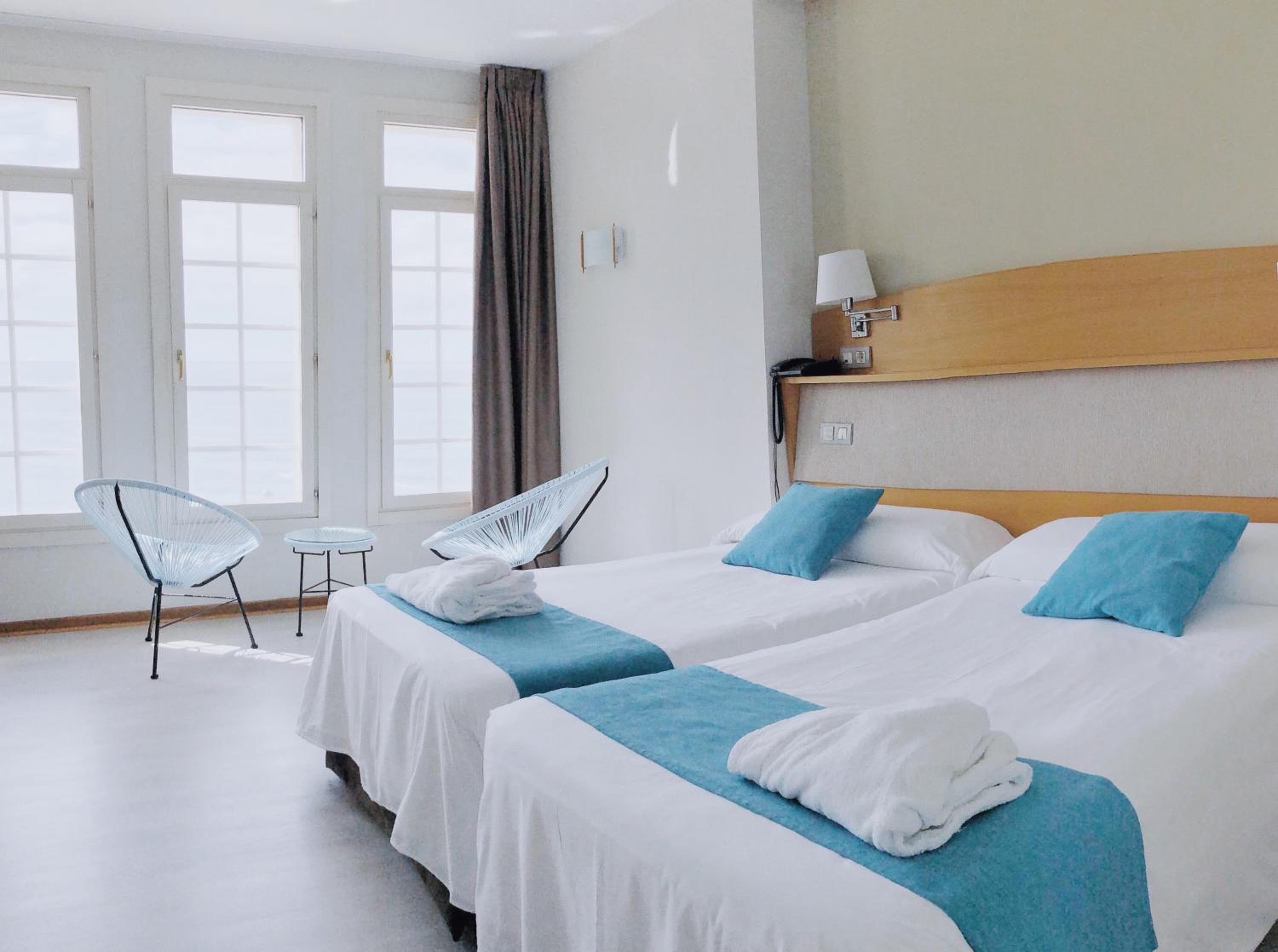 desk, blackout curtains, free wifi, bed sheets