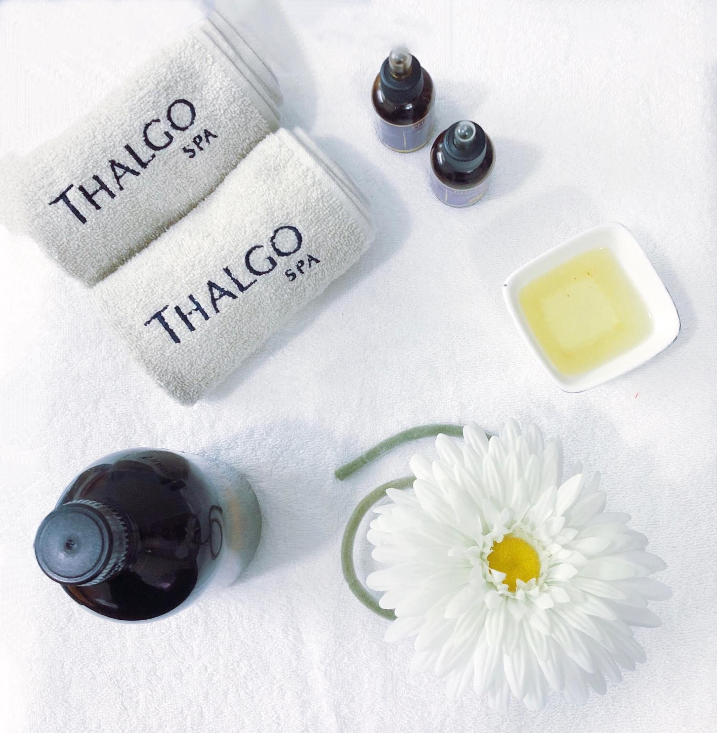 bathtub, deep-soaking bathtub, free toiletries, bathrobes