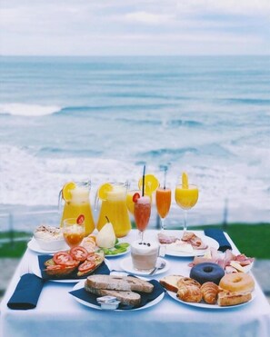 Breakfast, lunch and dinner served