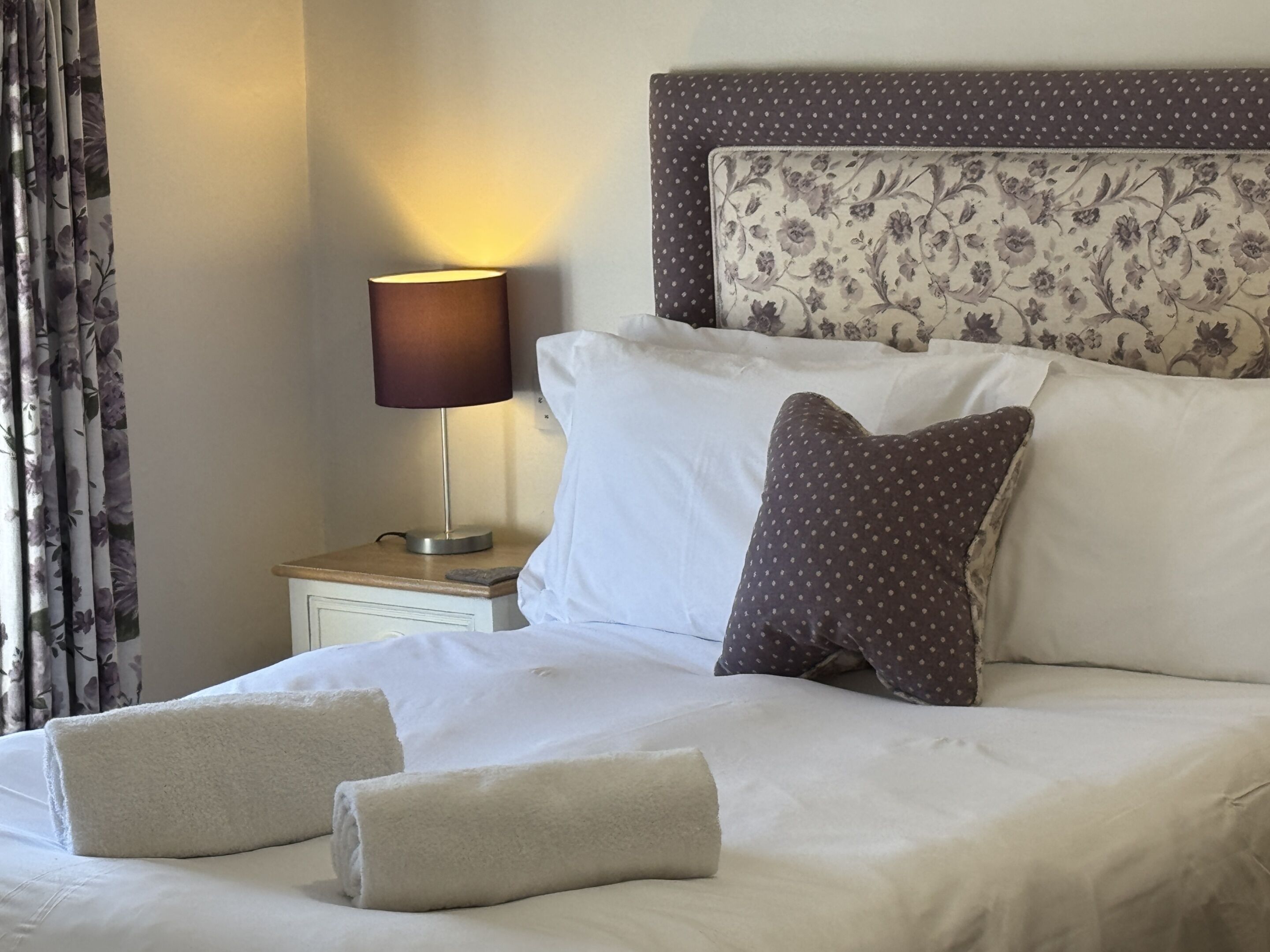 Habitación doble de lujo | Ropa de cama hipoalergénica y decoración personalizada 