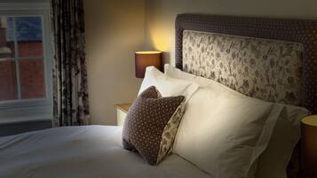 Luxury Double Plus | Hypo-allergenic bedding, individually decorated, individually furnished