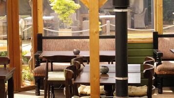 Breakfast, lunch and dinner served