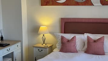 Superior Double Room, Ensuite | Hypo-allergenic bedding, individually decorated, individually furnished