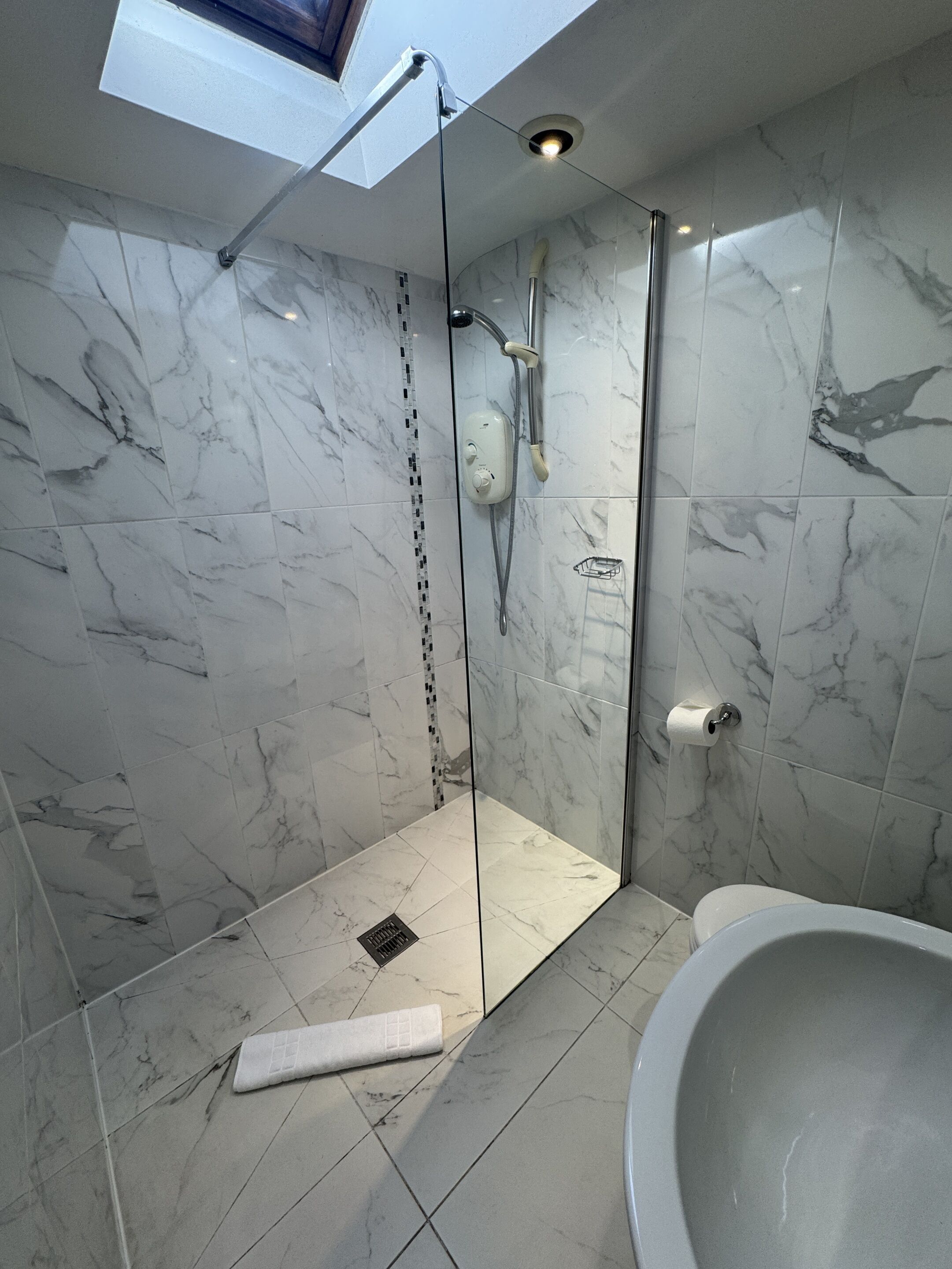 Doppia Superior, bagno in camera | Bagno | Doccia, set di cortesia gratuito, asciugamani