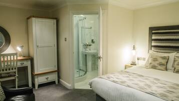 Chambre Double, côté cour intérieure | Literie hypoallergénique, décoration personnalisée