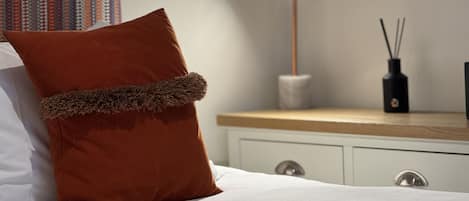 Zweibettzimmer, zum Innenhof hin | Allergikerbettwaren, individuell dekoriert, individuell eingerichtet