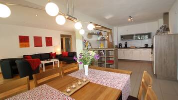 Grand Apartment | Living area | Flat-screen TV, DVD player