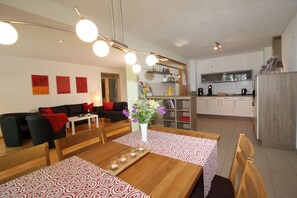 Grand-huoneisto | Oleskelualue | Taulutelevisio, DVD-soitin