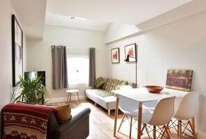 Flat 7, 2 Bedrooms | Living room