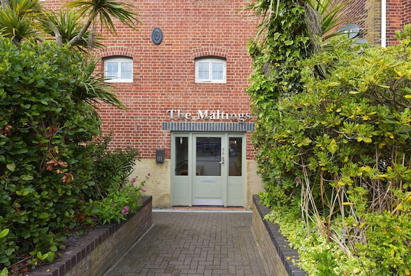 Flat 7, 2 Bedrooms | City view