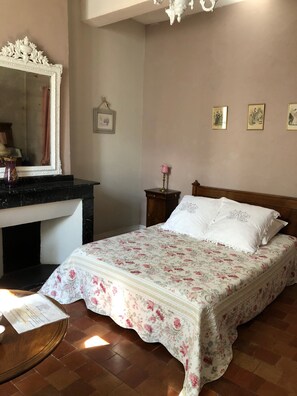 Comfort Double Room | Individually decorated, individually furnished, desk, blackout drapes - Le Sillon d'Alaric (Lezignan-Corbieres)