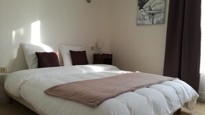 Double Room | Iron/ironing board, free WiFi, bed sheets