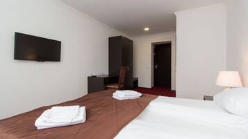 Quarto casal standard | Escrivaninha, cortinas blackout, Wi-Fi de cortesia, roupa de cama