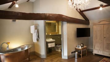 Deluxe Double Room, 1 King Bed | Bathroom | Shower, designer toiletries, hair dryer, bathrobes