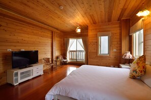 Quarto casal elite, vista para o vale | Individualmente mobiliados, escrivaninha