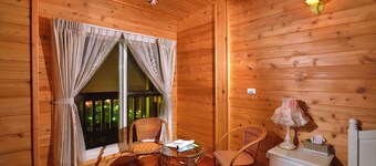 Sitou Flora's House B&B