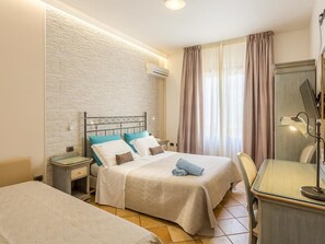 Quarto casal ou duplo, sacada | Frigobar, cofres nos quartos, individualmente decorados