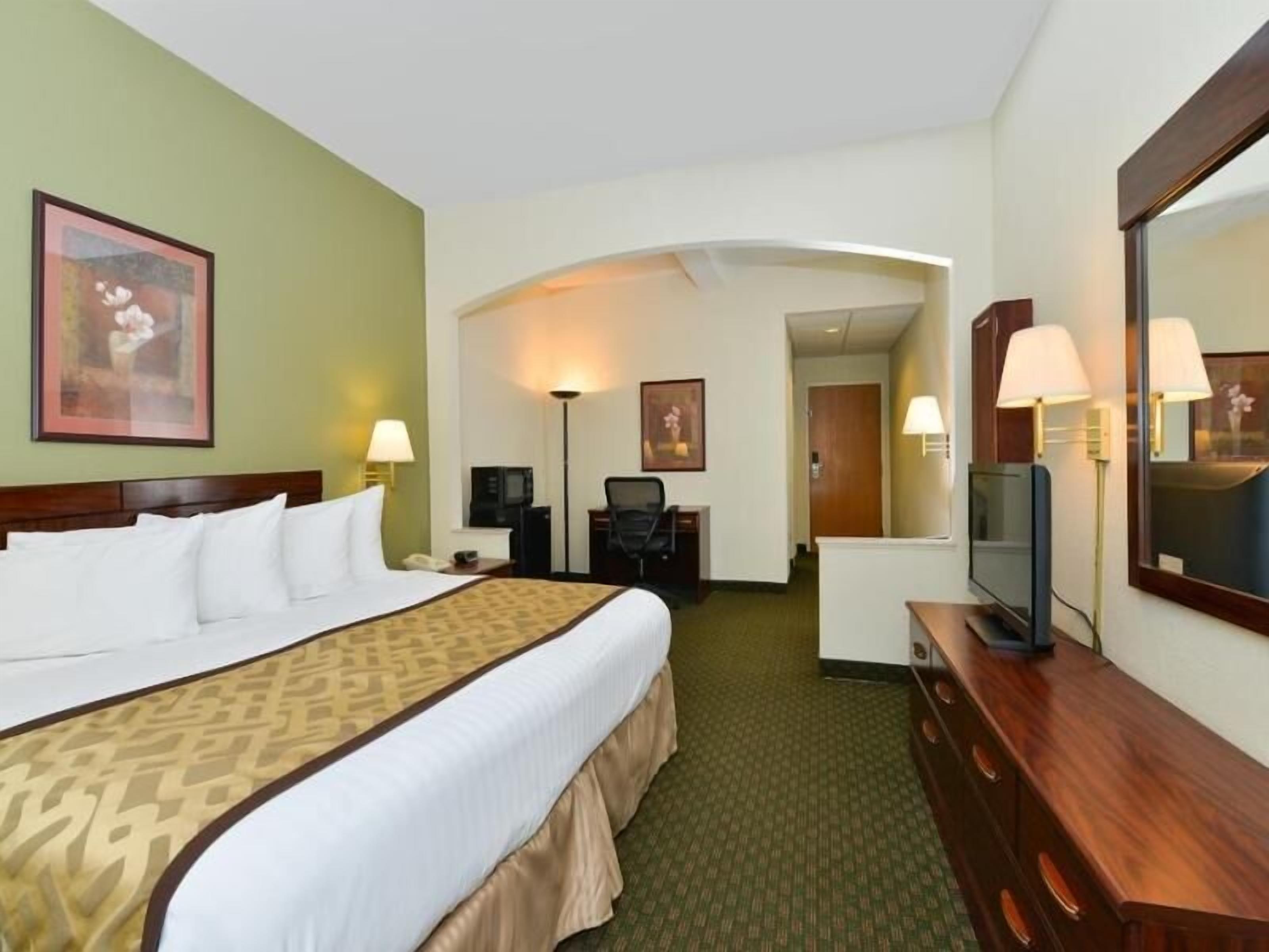 In-room safe, desk, free WiFi, bed sheets