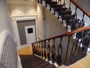 Staircase - Clarincarde Gardens Apartment (London)