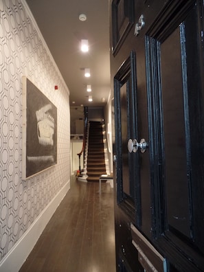 Interior entrance - Clarincarde Gardens Apartment (London)
