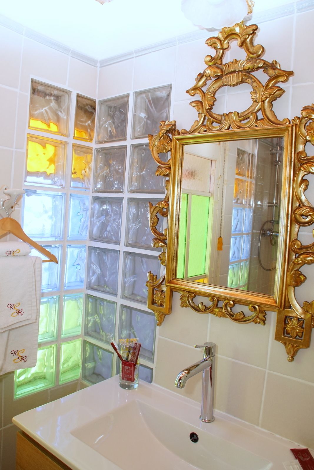 single room | in-room safe, individually decorated, individually furnished, desk