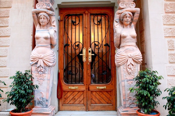 Pintu masuk properti