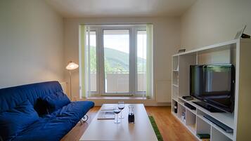 Suite Mewah, 1 kamar tidur, dapur, pemandangan bukit | Area keluarga | TV layar datar