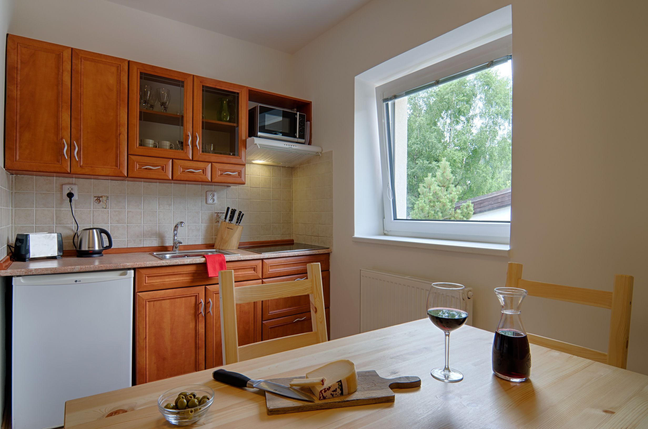 Luxury Suite, 1 Bedroom, Kitchen, Hill View | Private kitchen | Fridge, microwave, stovetop, coffee/tea maker