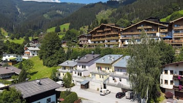 Vista frontal de la propiedad