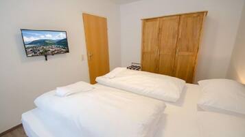 Departamento, 2 habitaciones, vista a la montaña | 2 habitaciones, tabla de planchar con plancha, cunas y wifi gratis