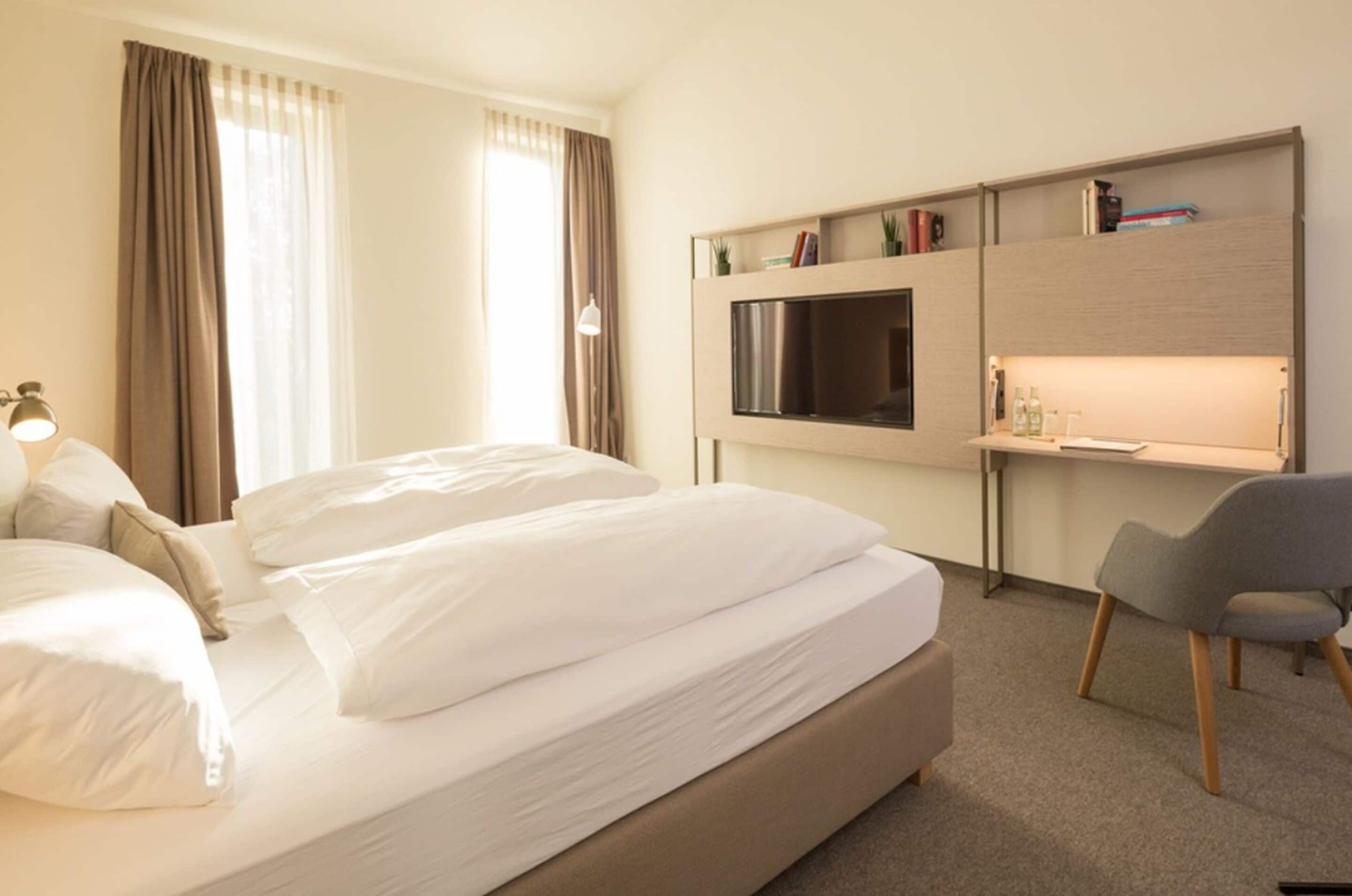 deluxe double room | 1 bedroom, desk, soundproofing, iron/ironing board