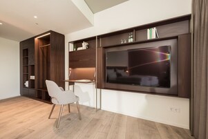 Panoramic Room | Television