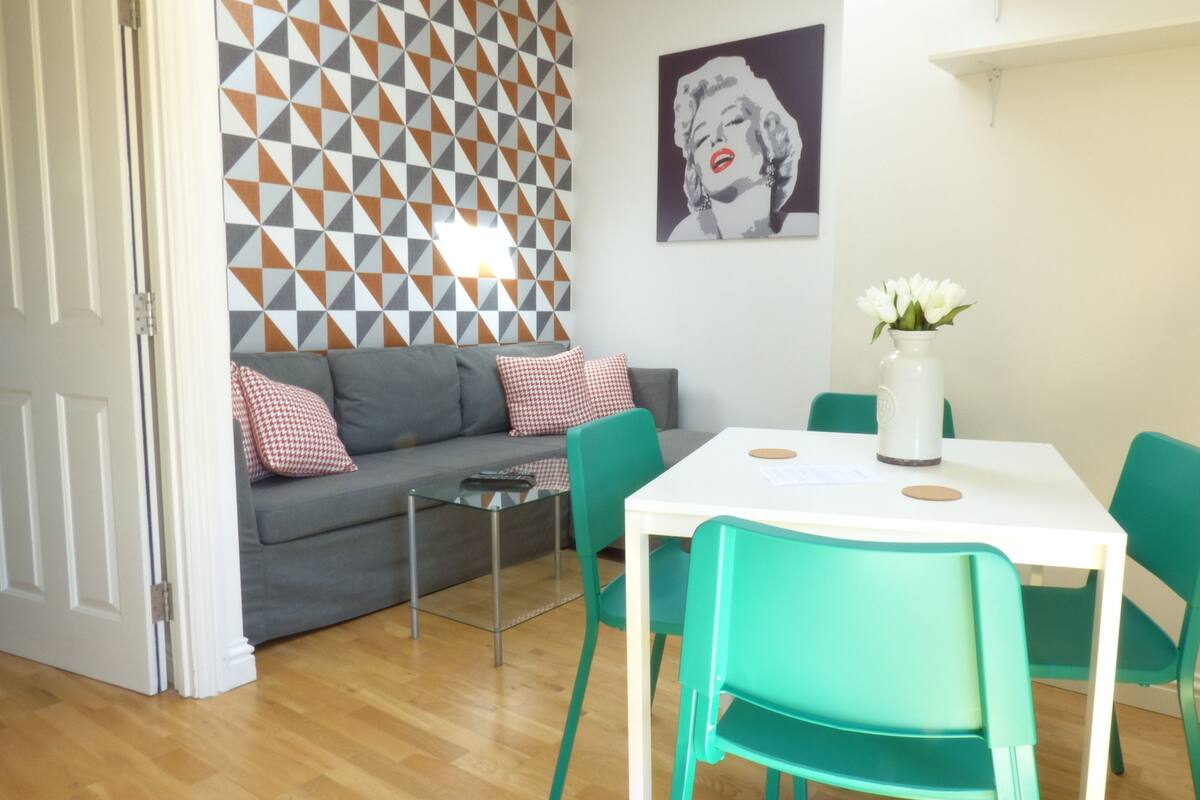 Premium bedding, iron/ironing board, WiFi (free)