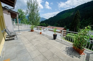 Penthouse (Penthouse 3 Summer & Winter Fun ) | Balkon