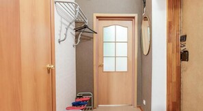 Familienapartment, 1 Schlafzimmer | 1 Schlafzimmer, Schreibtisch, Bügeleisen/Bügelbrett, kostenloses WLAN