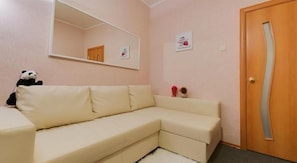 Familienapartment, 1 Schlafzimmer | 1 Schlafzimmer, Schreibtisch, Bügeleisen/Bügelbrett, kostenloses WLAN