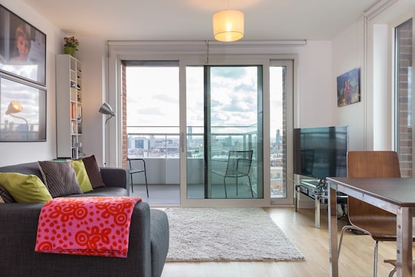 Apartment, 3 Bedrooms | Living room