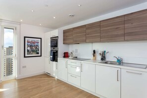 Apartment, 3 Bedrooms | Private kitchen