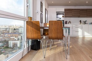 Apartment, 3 Bedrooms | Private kitchen | Full-size fridge, oven, coffee/tea maker, cookware/dishes/utensils - East London Apartment With London Views (London)