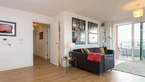 Apartment, 3 Bedrooms | Living room | TV