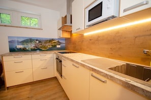 Apartment, 2 Bedrooms, Mountain View | Private kitchen | Fridge, microwave, oven, stovetop