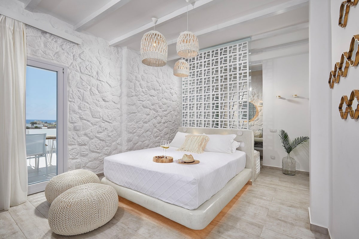 Superb Suite Sea View Indoor Hot Tub | 1 bedroom, minibar, in-room safe, individually decorated