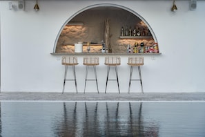 Bar junto a la piscina