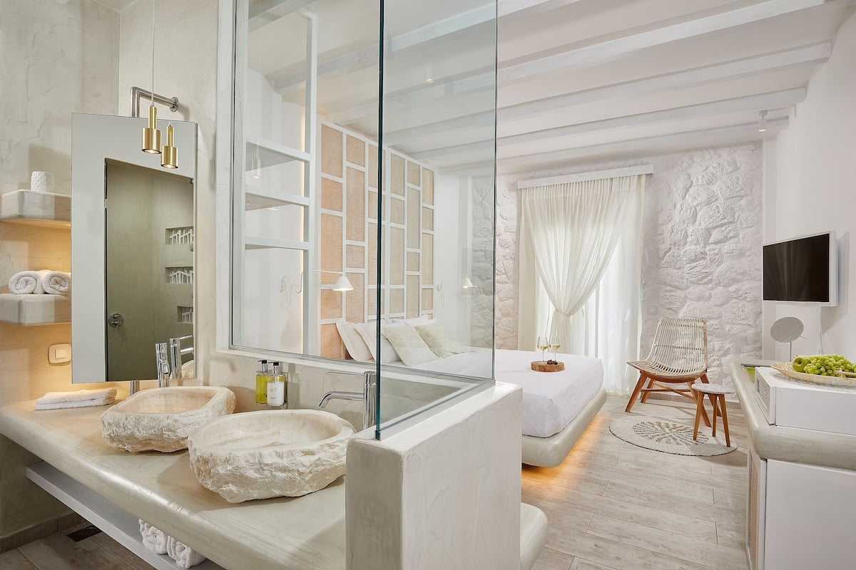 premium suite, sea view | bathroom | shower, rainfall showerhead, free toiletries, hair dryer