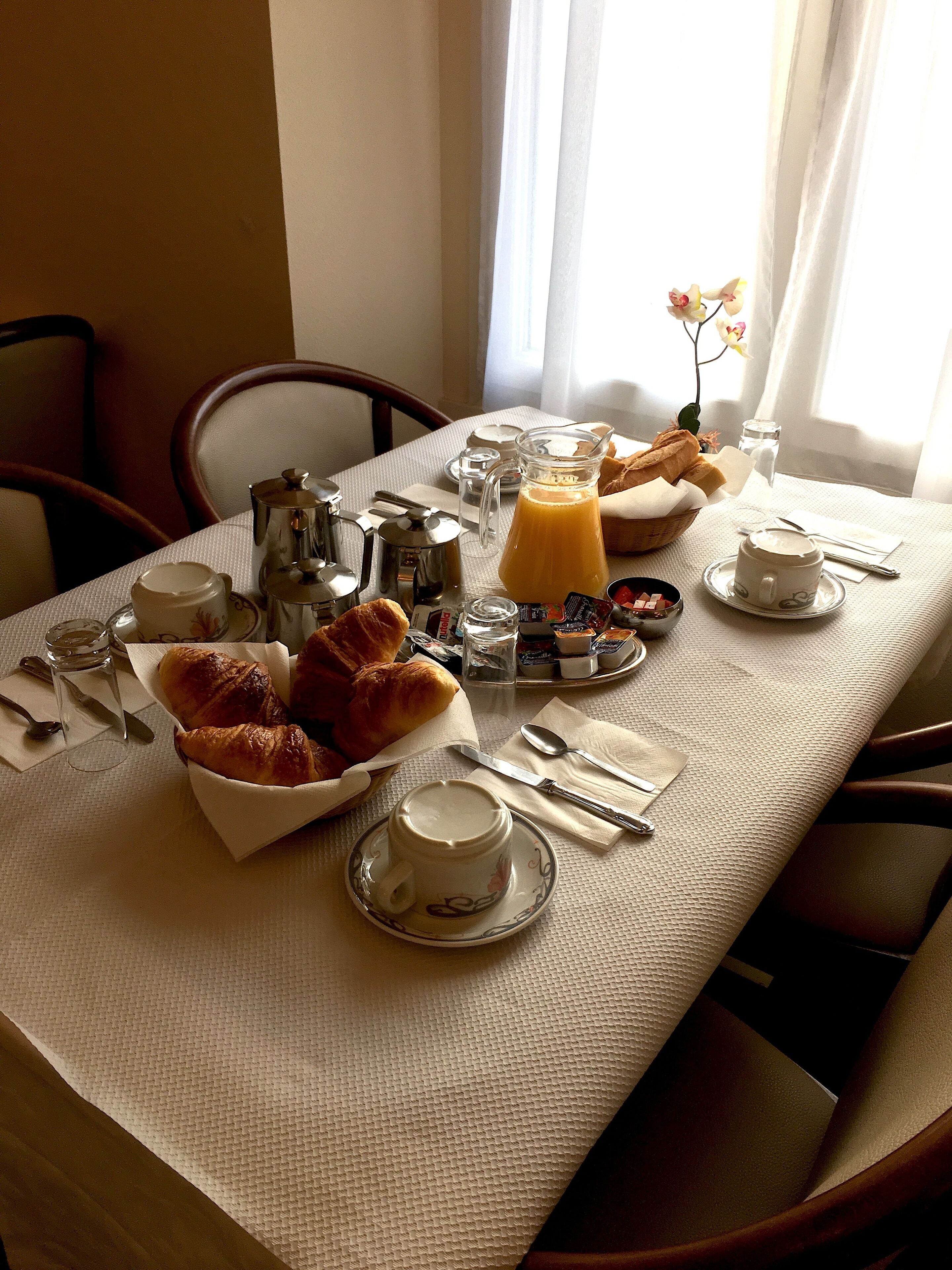 Desayuno a la carta diario (EUR 9 por persona)